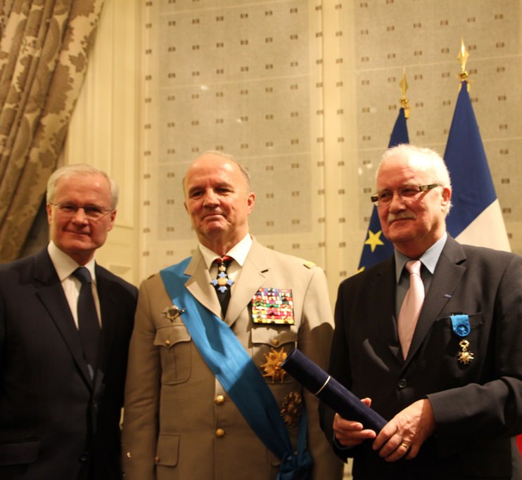 Bernard Emié, ambassadeur de France, le général Jean-Louis Georgelin et Yvon Besnard à la Résidence de France, le 28 mars 2014