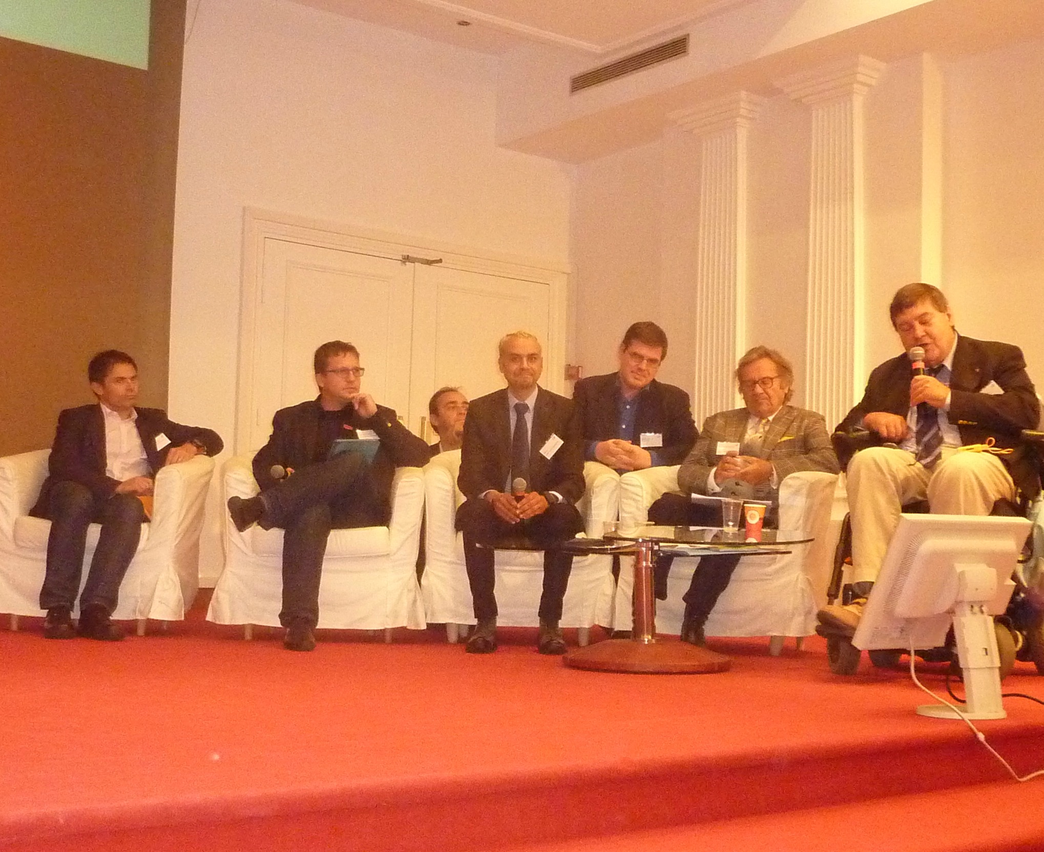Red Carpet Day 2014 : Edouard Braine (à droite sur l’image) présente sa Braine Acadamy, des entrepreneurs confirmés ou jeunes pousses qui rêvent d’exporter leurs produits et leur savoir-faire