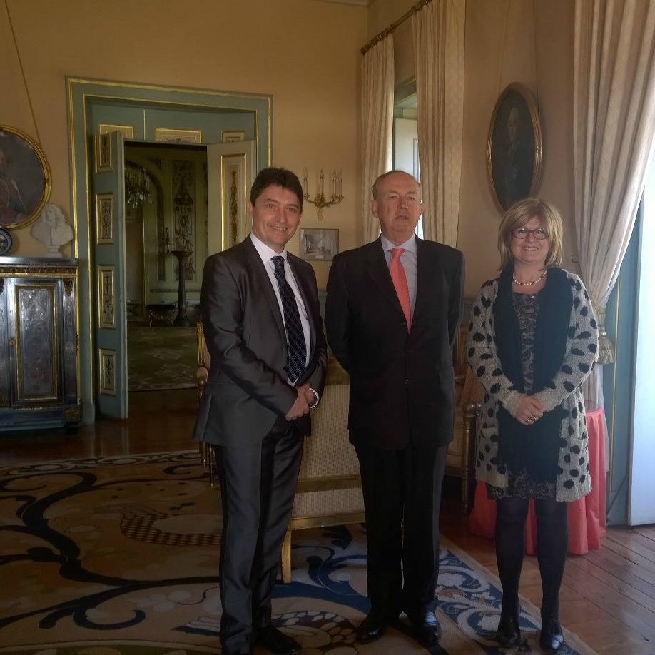 Palais de Santos à Lisbonne : Olivier Cadic, Jean-François Blare, ambassadeur de France au Portugal et Véronique Cartoux, conseiller consulaire – 2 janvier 2015