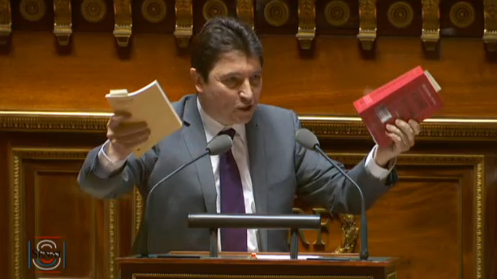 "Chaque matin, 180 000 compatriotes quittent la France pour aller travailler en Suisse. Ils quittent ce code du travail au profit de celui-ci ! Si nous parvenons à faire ressembler le premier au second, nous aurons commis un choc de simplification !" (Olivier Cadic - Sénat - 13.06.2016)